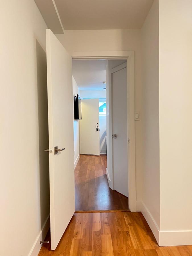 Newly Renovated Walkout Basement In Vancouver With Separate Entrance Екстериор снимка