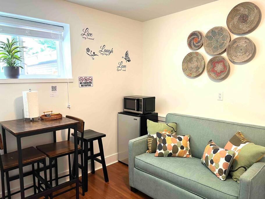 Newly Renovated Walkout Basement In Vancouver With Separate Entrance Екстериор снимка
